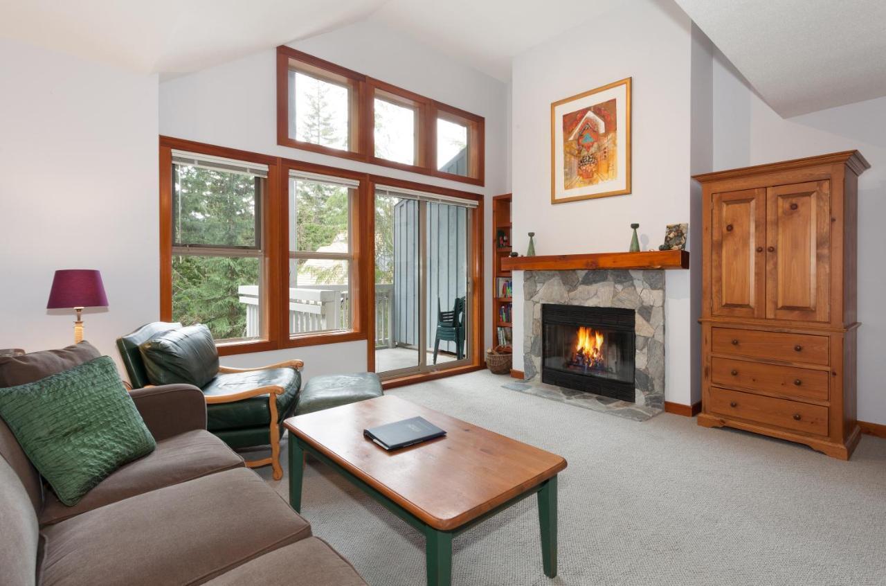Treeline Townhome By Premier Apartment